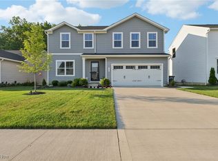 135 Wildflower Dr, Elyria, OH 44035