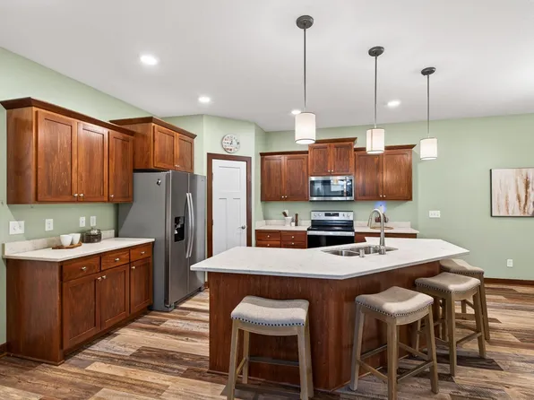 6200 Boulder Ridge Dr, Rockford, MN 55373