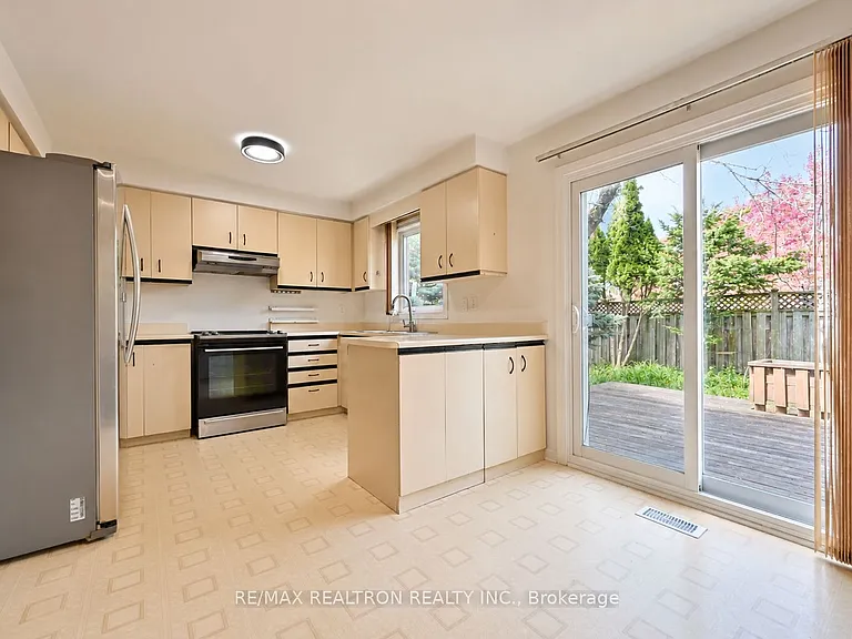 10 Pinewood Dr — Photo 18
