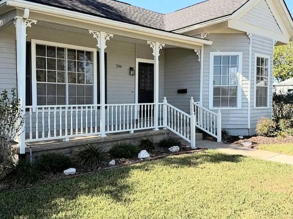 206 Mulberry St, Hallettsville, TX 77964