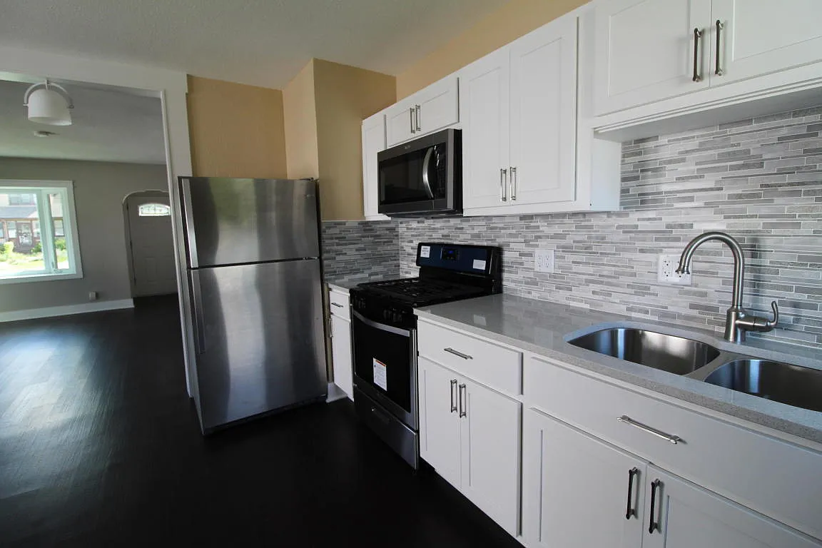 1714 75th St photo 1