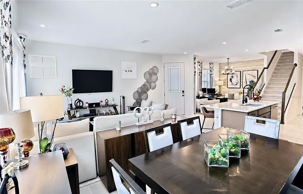 3 bed, 2.5 bath, 1704 sqft, $2,350 — Photo 2