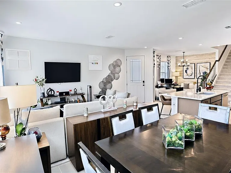 1120 Lakeshore Breeze Pl — Photo 2