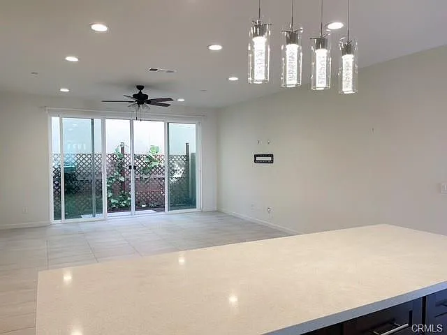 3 bed, 2033 sqft, $4,950 — Photo 4