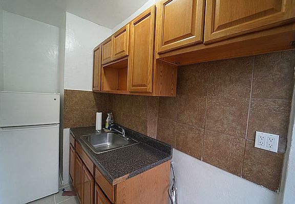 4th image of 2326 Loring Pl N APT 3B