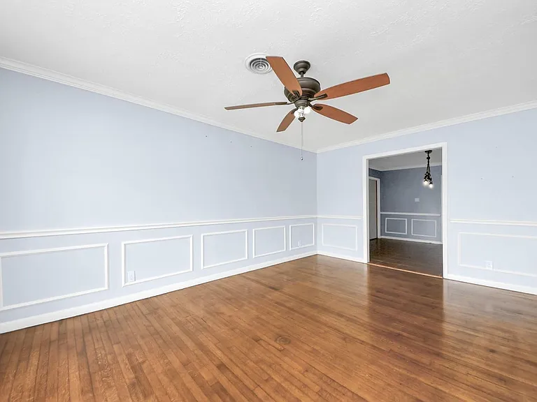 2513 Leslie St — Photo 20