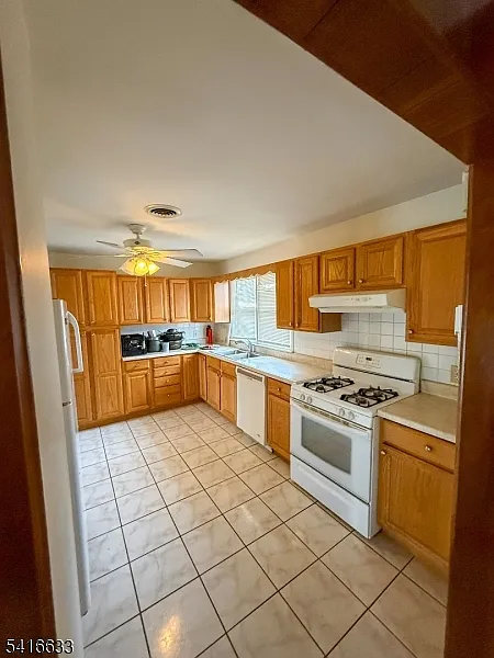 3 bed, 2.0 bath, $3,300 — Photo 3