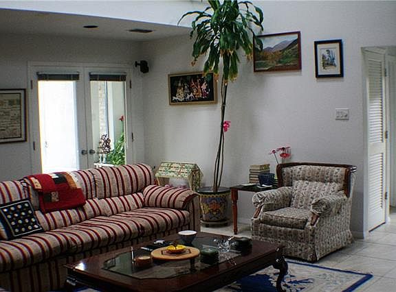 3rd image of 867 Chateau Valee Cir