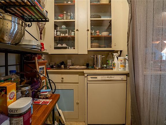 5th image of 152 Furnace St