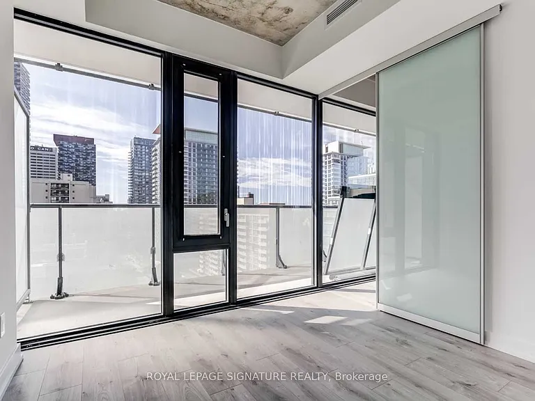 161 Roehampton Ave #903 — Photo 12