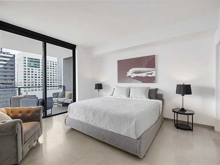 88 SW 7th St #1010 — Photo 12