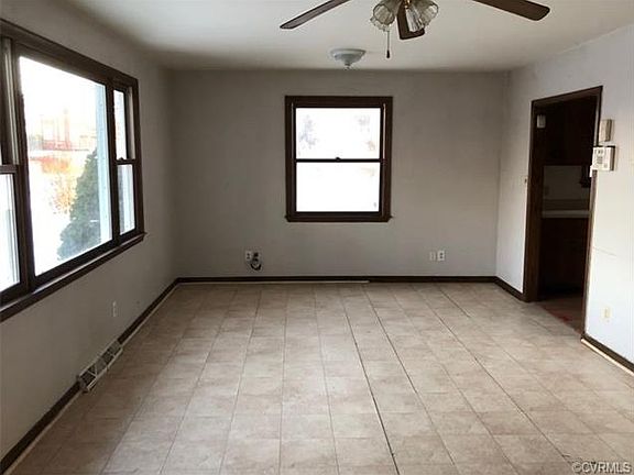 2nd image of 1102 Blackstone Ave