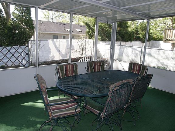Screen porch