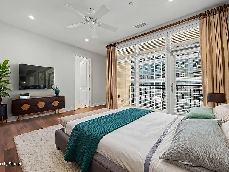 230 Tryon St #710 — Photo 27