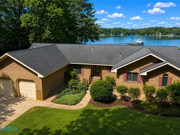 1046 Elm Grove Ln, North, VA 23128