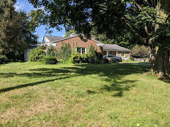 2nd image of 804 Wedgewood Dr