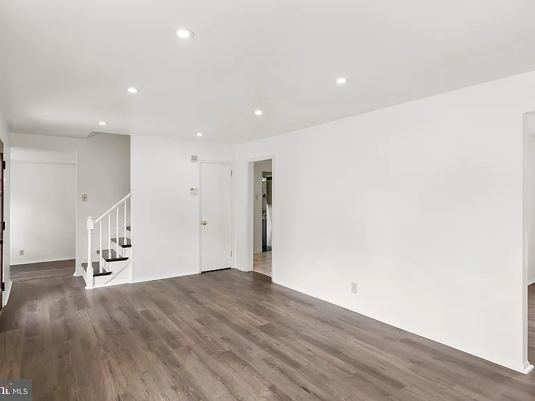 116 Eaton Pl — Photo 5