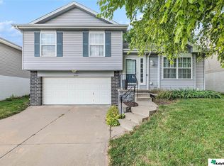 16616 Erskine St, Omaha, NE 68116