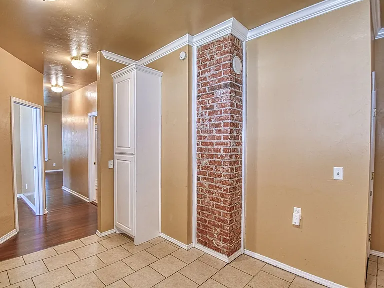 464 College Ave — Photo 23