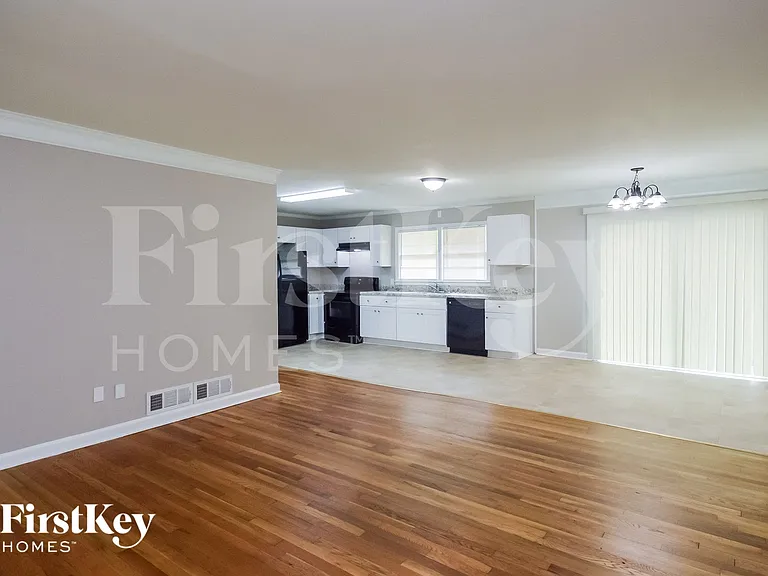 1175 Milstead Ave NE — Photo 3