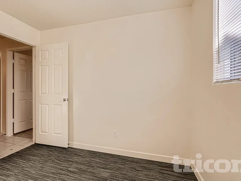 4889 W Milos Dr — Photo 6