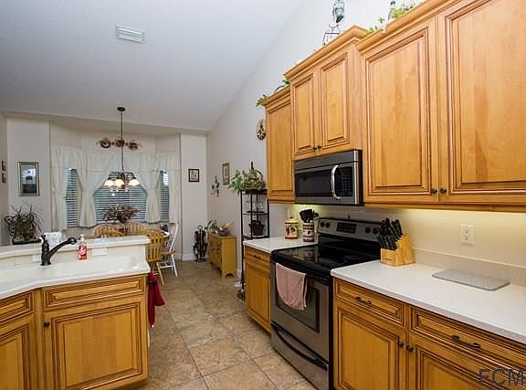 4th image of 28 Laramie Dr