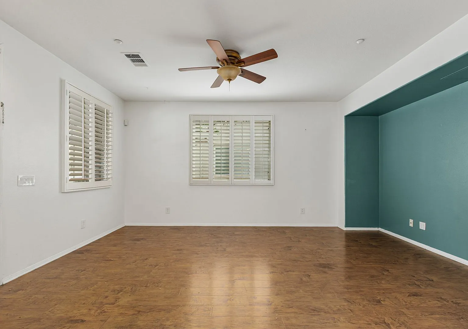 Two Story Townhouse in the gated community of Temecula Lane 3br/2.5ba, 1,586 Sqft, Patio, 2 car a... — Photo 4
