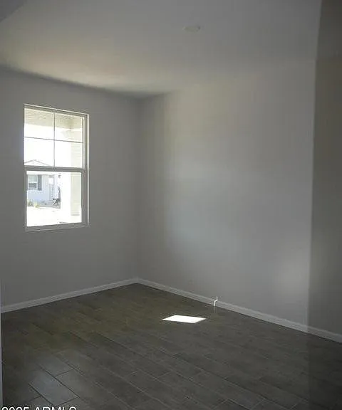 18156 W Daley Ln — Photo 7
