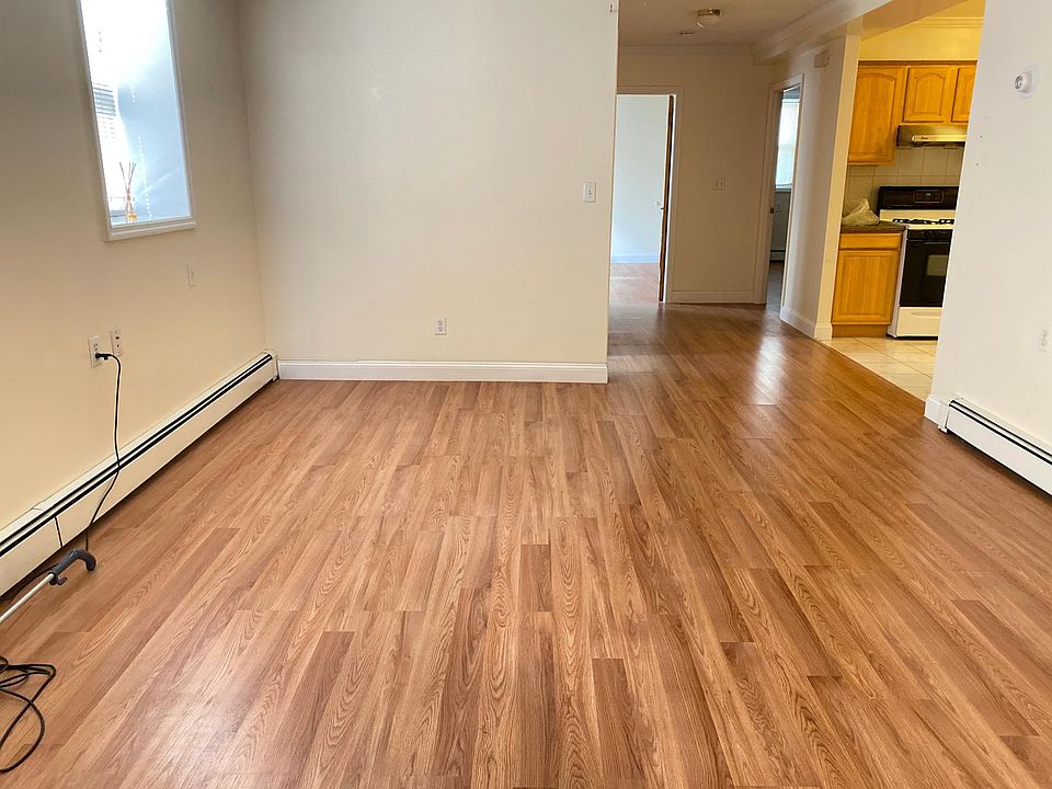 1st image of 16411 78th Ave Floor 1