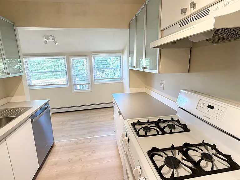 94 Old Colony Ave #3 — Photo 5
