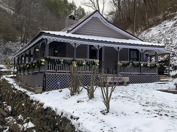 300 N Main St, Marshall, NC 28753