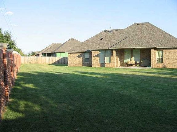 3rd image of 3113 SW 135th Ter