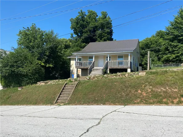 216 N Willow St, Harrison, AR 72601