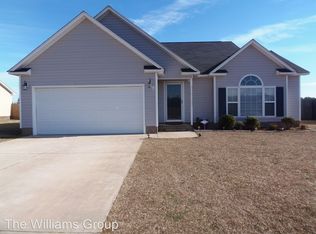 211 Gable Dr, Raeford, NC 28376
