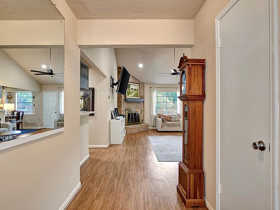 5th image of 21902 Meadowhill Dr