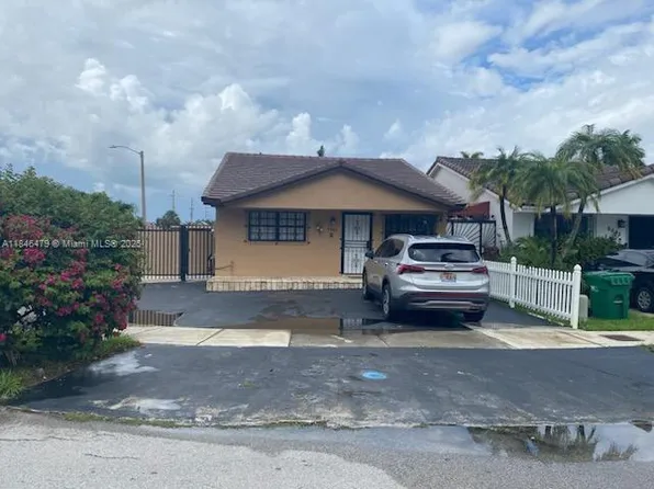 8889 NW 115th St, Hialeah Gardens, FL 33018