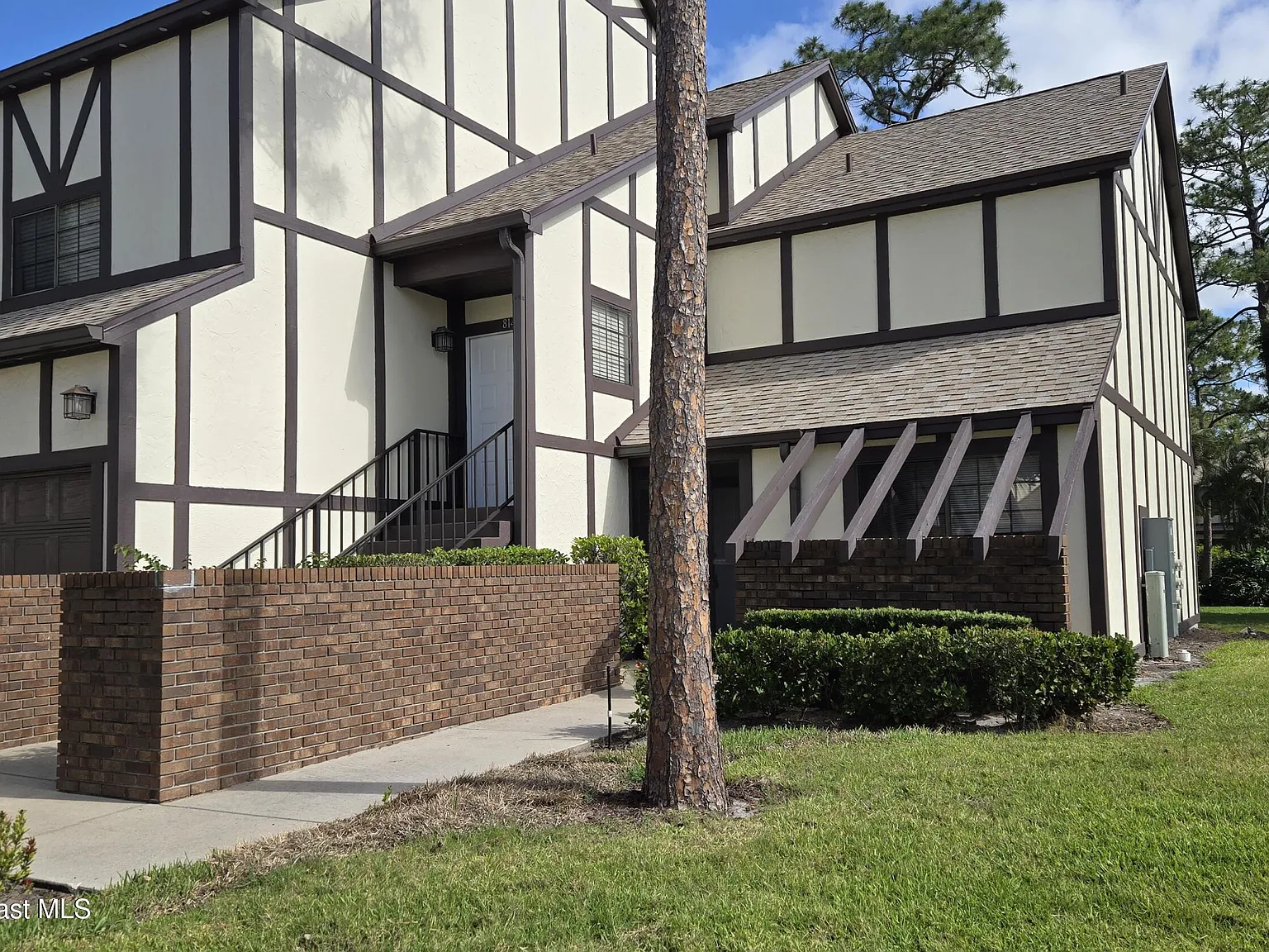 2 bed, 2.0 bath, 1319 sqft, $1,900 — Photo 4