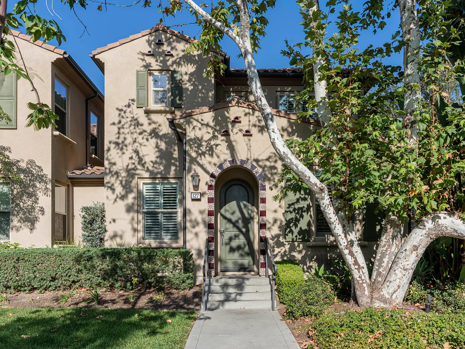3 bed, 2.5 bath, 1749 sqft, $4,600 — Photo 1
