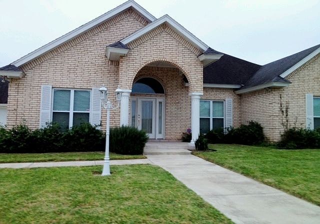 1st image of 200 Valencia Dr