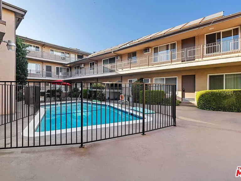 15540 Moorpark St #8 — Photo 17