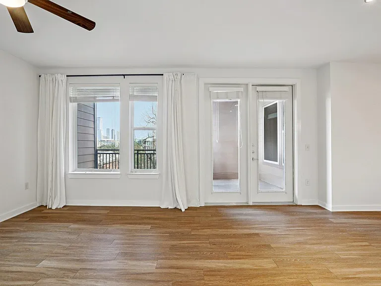 1900 Barton Springs Rd #5031 — Photo 13