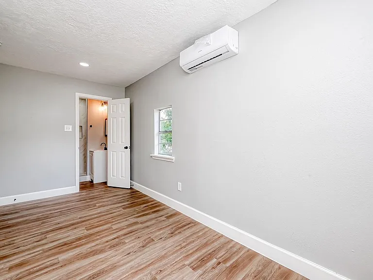 6715 Victoria St #A — Photo 18