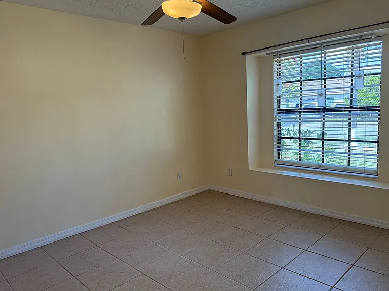 4712 Dandelion Dr — Photo 6