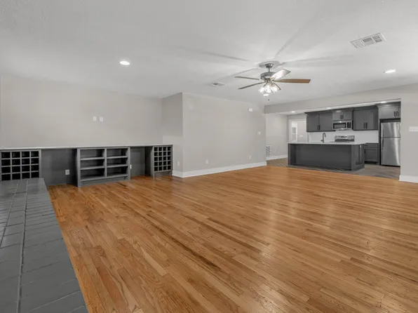 4402 Oaklawn St, Bryan, TX 77801