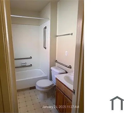 Studio, 496 sqft, $1,749 — Photo 4