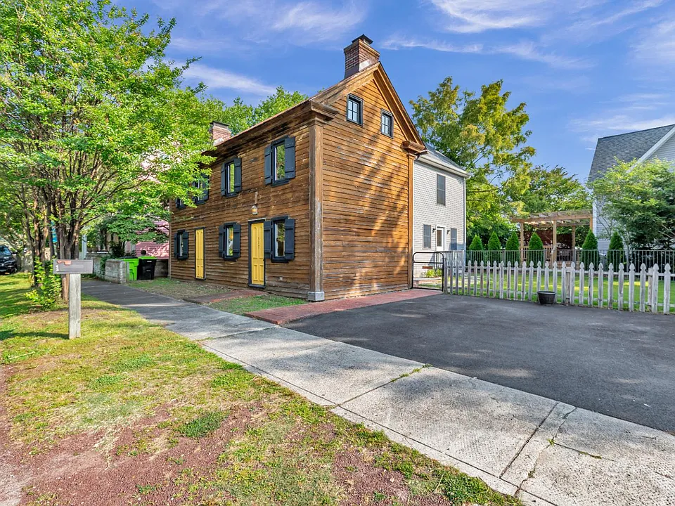317 Mill St