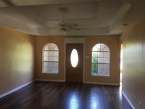 4th image of 1002 Parkway Dr