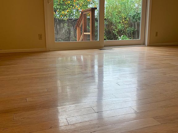 5th image of 10334 Alpine Dr APT A