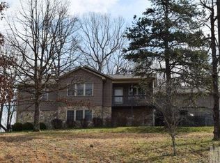 2804 Holly Ridge Dr, Hickory, NC 28602