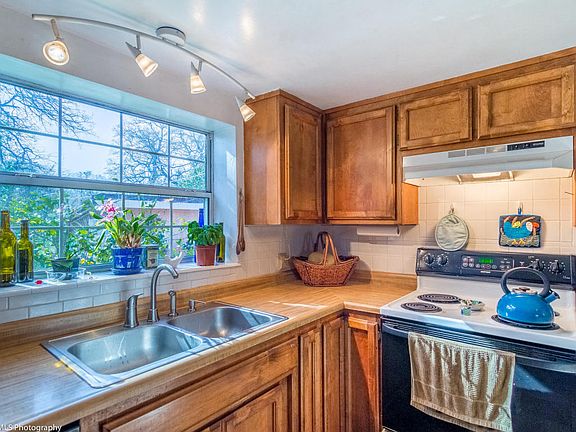 4th image of 20397 River Valley Dr